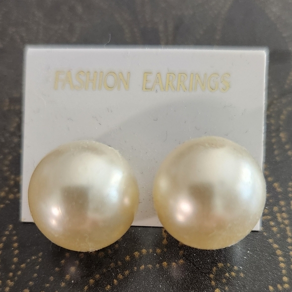 NWT Huge AAA+ 12-13mm white Faux South Sea pearl stud earrings - Picture 3 of 3